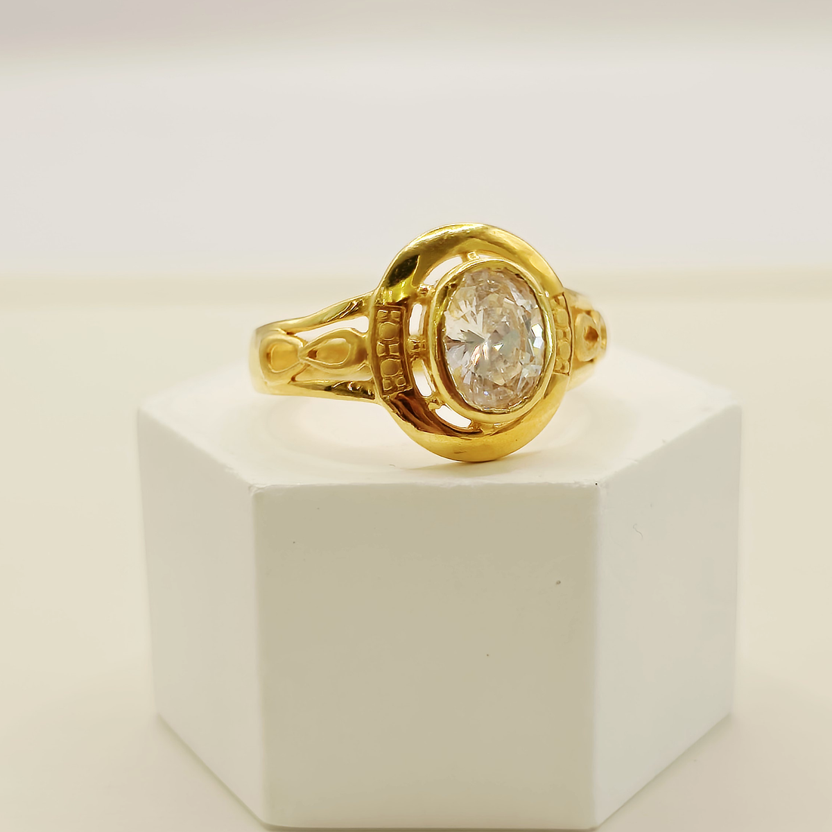 Oval Stone Ring in 22ct gold — view 3