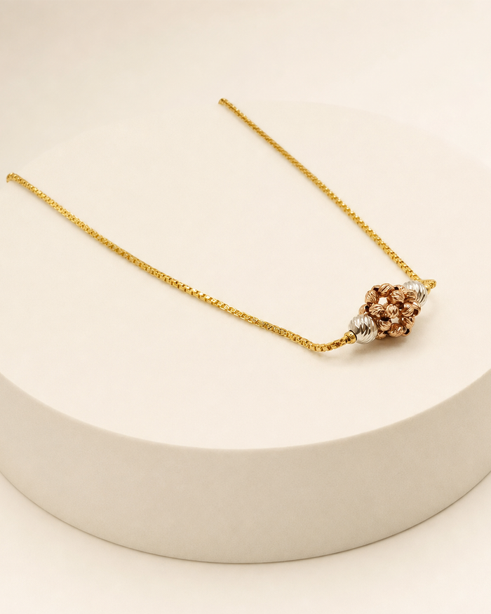 Rosette Small Necklace in 22ct gold — view 1