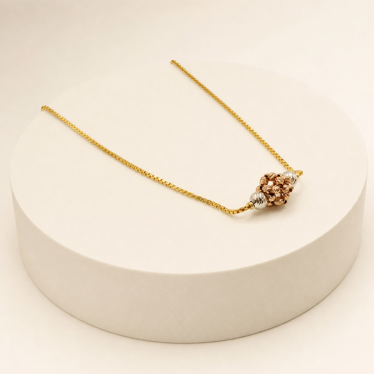 Rosette Small Necklace in 22ct gold — view 1