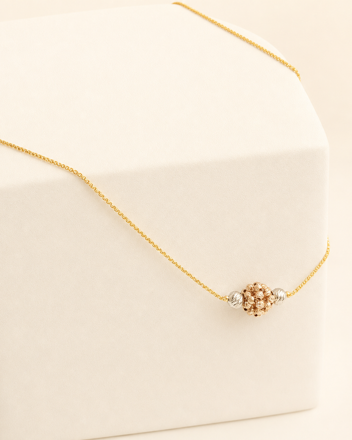 Rosette Small Necklace in 22ct gold — view 2