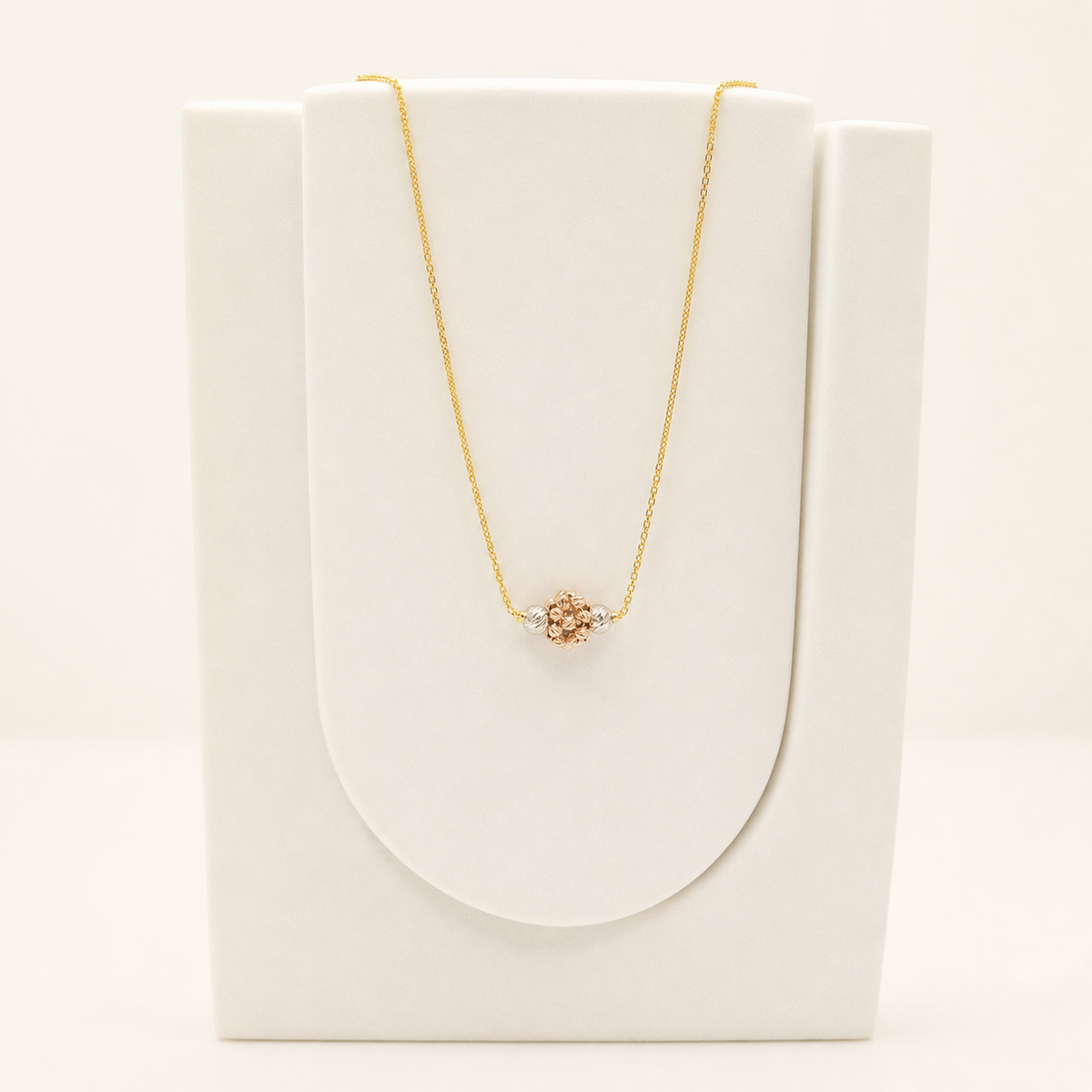 Rosette Small Necklace in 22ct gold — view 3